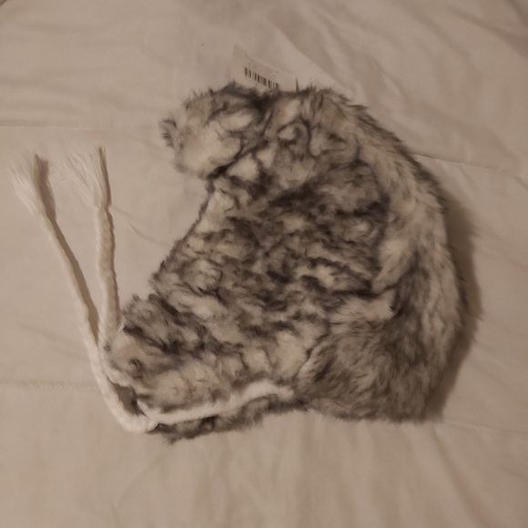 4/$25 NWT Trapper winter hat ,grey & white - Picture 2 of 5
